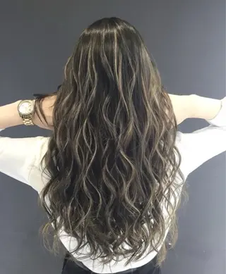 カラー ももか bAteAuのヘアスタイル