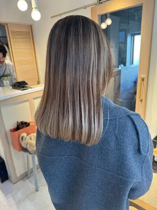 セミロング 頭皮につけないカラー /白髪ぼかし/実加永のヘアスタイル