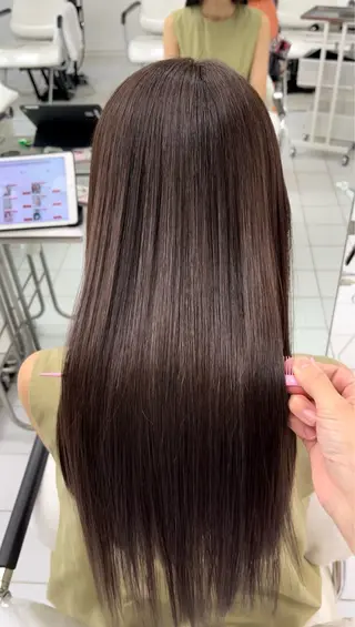 ロング MONITUR所属・MONITUR MEGUMIのヘアスタイル