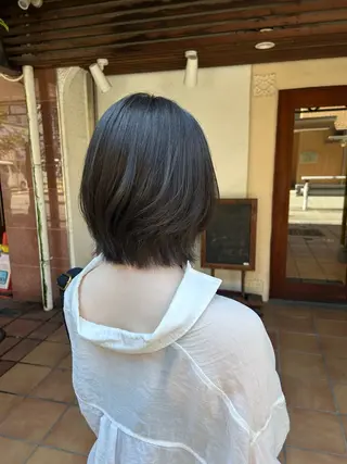 ミディアム カラー putri 川邉 優花のヘアスタイル