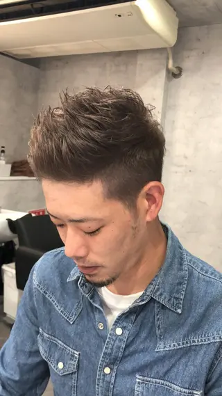 ショート カラー タカハシ ユウキのヘアスタイル