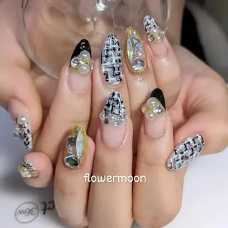 ネイル フラワー ムーンのネイルデザイン