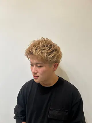 ショート メンズ Agu hair rojet所属・Ryujiハイトーン /デザインカラーのヘアスタイル