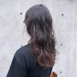 セミロング パーマ カジュアルを女っぽく 𝗮𝘆𝗮𝗰𝗼のヘアスタイル