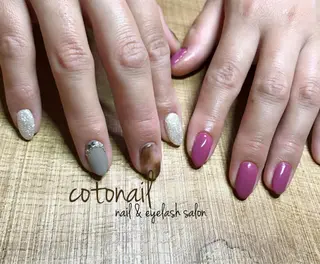 ミディアム ネイル ツメトマツゲ .のネイルデザイン