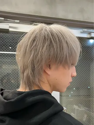 ミディアム ブリーチカラー🌈 ウルフカット🐺のヘアスタイル