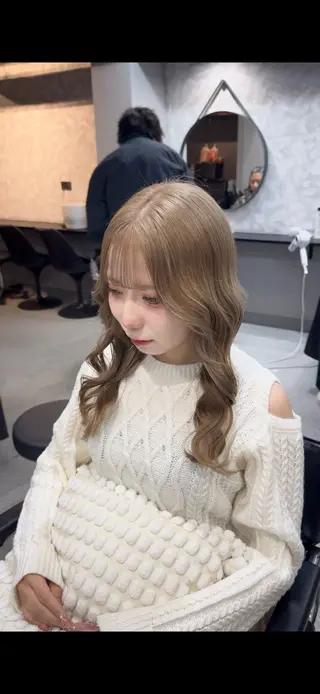 セミロング 👑ツヤブリーチ特化 👑おうた👑のヘアスタイル