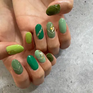 ネイル 粟津 美紀のネイルデザイン