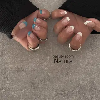 アイブロウ beautyroom Naturaのネイルデザイン