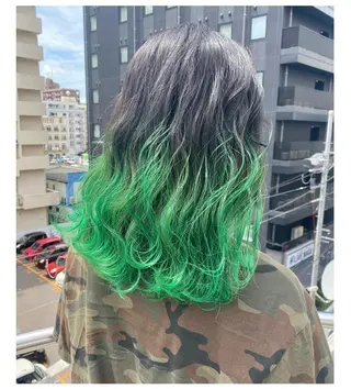 ミディアム カラー GARU-ガル-所属・TSUNO🦖 派手髪/オタク美容師のヘアスタイル