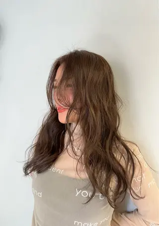 ロング カラー 山本 菜月のヘアスタイル