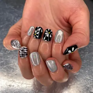 ネイル マツエク・マツパ XENA表参道 MIKUのヘアスタイル