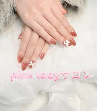 ネイル pink ladyサロン所属・べ にのネイルデザイン