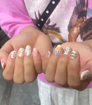 ネイル 花岡 美沙子のネイルデザイン