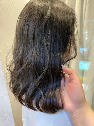 ミディアム カラー sio.nail&eyebrow salon shimokitazawa2号店所属・nailist mana𖤐´-のネイルデザイン