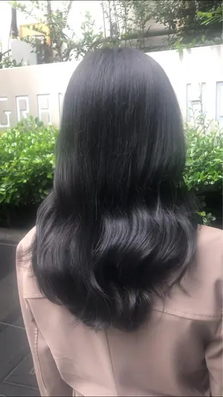 ミディアム ボブ/縮毛矯正/ レイヤー/塚田のヘアスタイル