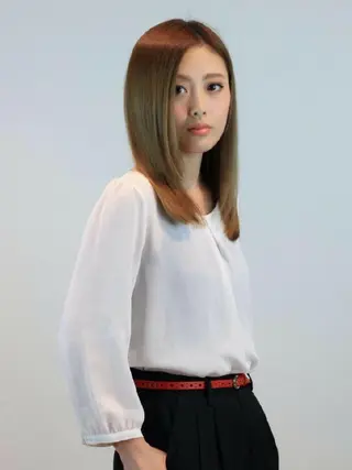 セミロング 平川 直子のヘアスタイル