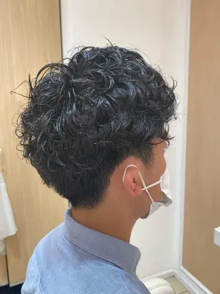 ショート パーマ メンズ メンズ特化型美容師 栗山勇人のヘアスタイル