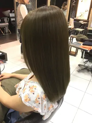 カラー トップスタイリスト 小澤純一のヘアスタイル