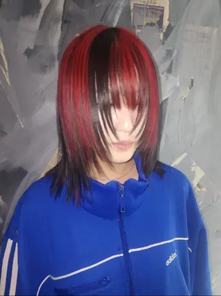 ミディアム Backbocker所属・ハイトーン/ブリーチ /デザインカラーのヘアスタイル