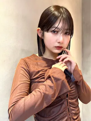 ミディアム effect横浜所属・切りっぱなしボブ/ 艶カラー/綾莉のヘアスタイル