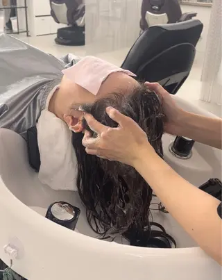 ミディアム グランクラブオブヘアー所属・Miyabi/ スパ/シェービングのヘアスタイル