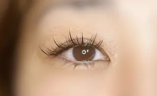 マツエク・マツパ rEINEまつ毛パーマ（カール）所属・与那原東浜rEINE まつ毛パーマのマツエク・マツパデザイン