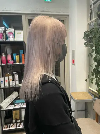 セミロング カラー ミルクティー× グレージュMOMOのヘアスタイル