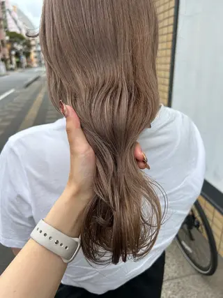 ロング W所属・小林 朋花のヘアスタイル