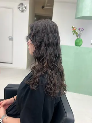 ロング カラー パーマ 表参道/赤み無し 透明感 colorのヘアスタイル