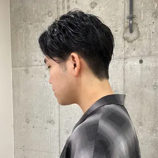 ショート メンズ センターパート/ニ ュアンスパーマのヘアスタイル