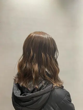 セミロング カラー 森 遥菜のヘアスタイル