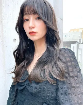 セミロング レイヤーカット、 大人可愛い　中村美羅のヘアスタイル