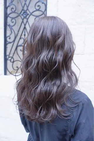 ロング カラー 鍋田 和見のヘアスタイル