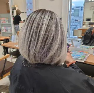 ショート カラー 艶髪✨ブリーチ職人 井手正康のヘアスタイル