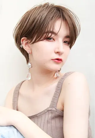 ショート カラー 秋葉 玲唯のヘアスタイル