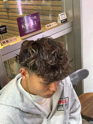 メンズハイトーン 北斗💍レイヤーのヘアスタイル