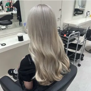 ロング ️🫧 AINE 🫧ハイトーンカラーのヘアスタイル