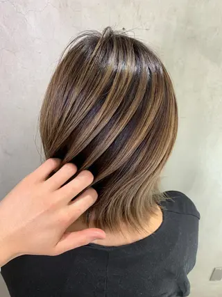 ミディアム カラー 🐝肥田 しょーと🐝のヘアスタイル