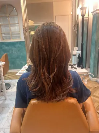 セミロング Momo/海外ヘア /レイヤー/艶カラーのヘアスタイル
