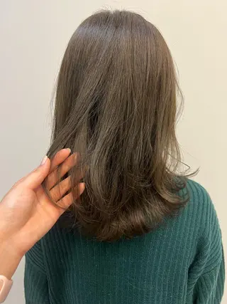 セミロング 岸田 莉奈のヘアスタイル