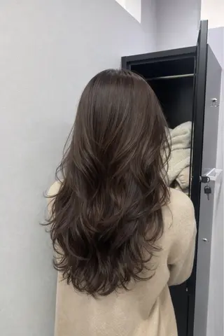 ロング rise/艶カラー/ レイヤーのヘアスタイル