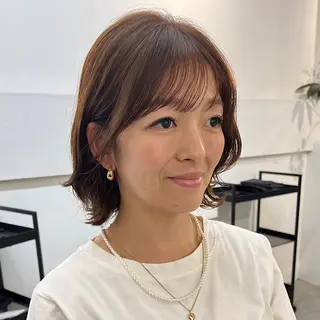 ミディアム カラー パーマ レイヤーカットのプロ 大人ヘア宮森貴志のヘアスタイル