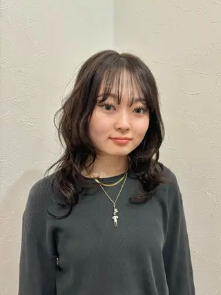 ミディアム カラー Iris.所属・Iris．カワグチ ミレイのヘアスタイル