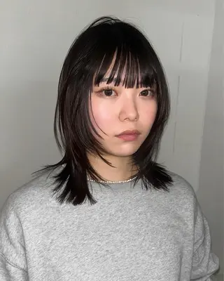 ミディアム hen所属・心斎橋/レイヤー/ ブリーチ/モエのヘアスタイル