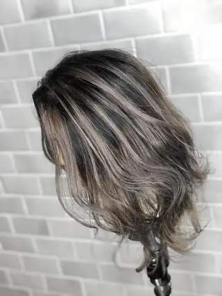 ミディアム カラー 奥田 恵樹のヘアスタイル