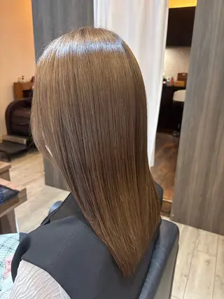 ミディアム カラー 江子 晴香のヘアスタイル