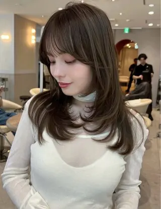 ミディアム レイヤーカット🌙 縮毛矯正🪞ヒロキのヘアスタイル