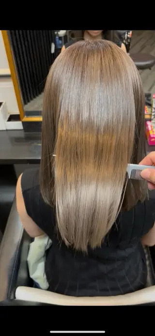 セミロング カラー Divoforhair所属・山根 拓真のヘアスタイル