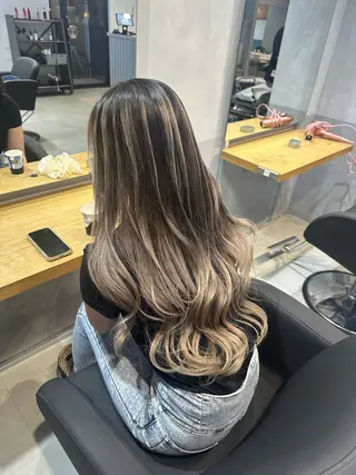 ロング カラー 💖ハイライト/ハイ トーン💖MIKIのヘアスタイル